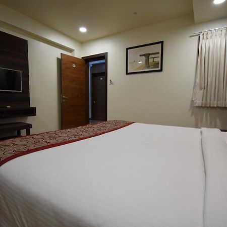Hotel Fun Park Sanand Экстерьер фото