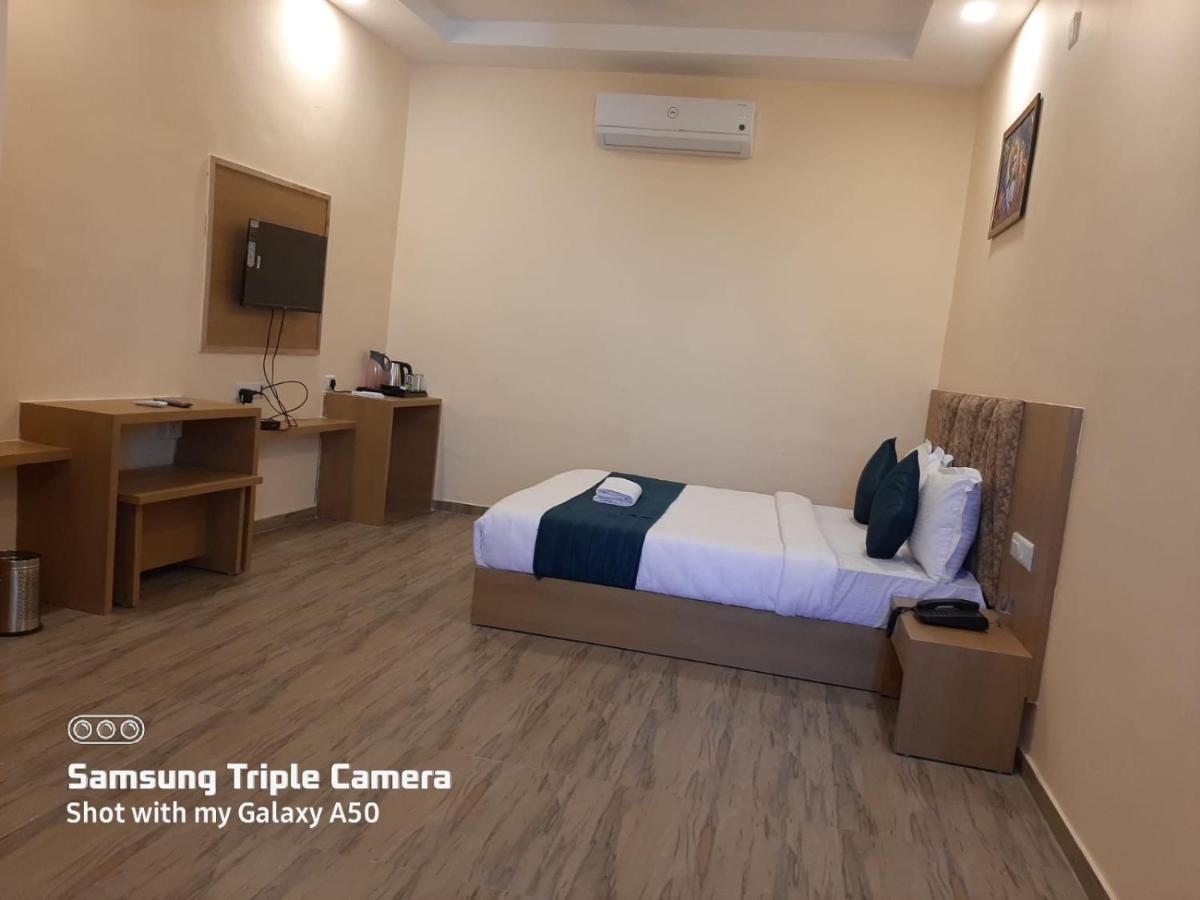 Hotel Fun Park Sanand Экстерьер фото