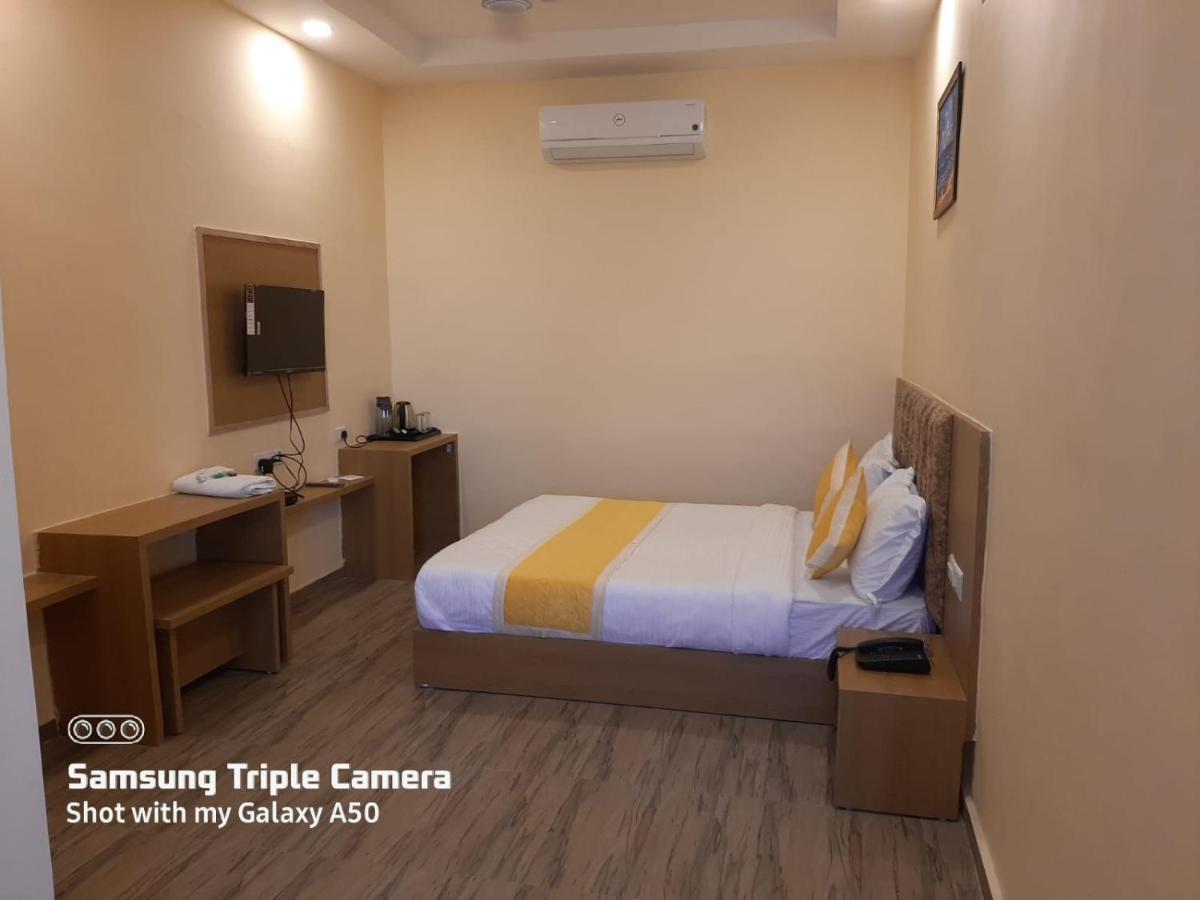 Hotel Fun Park Sanand Экстерьер фото