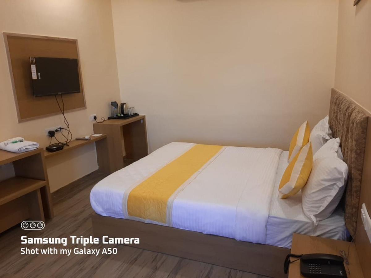 Hotel Fun Park Sanand Экстерьер фото