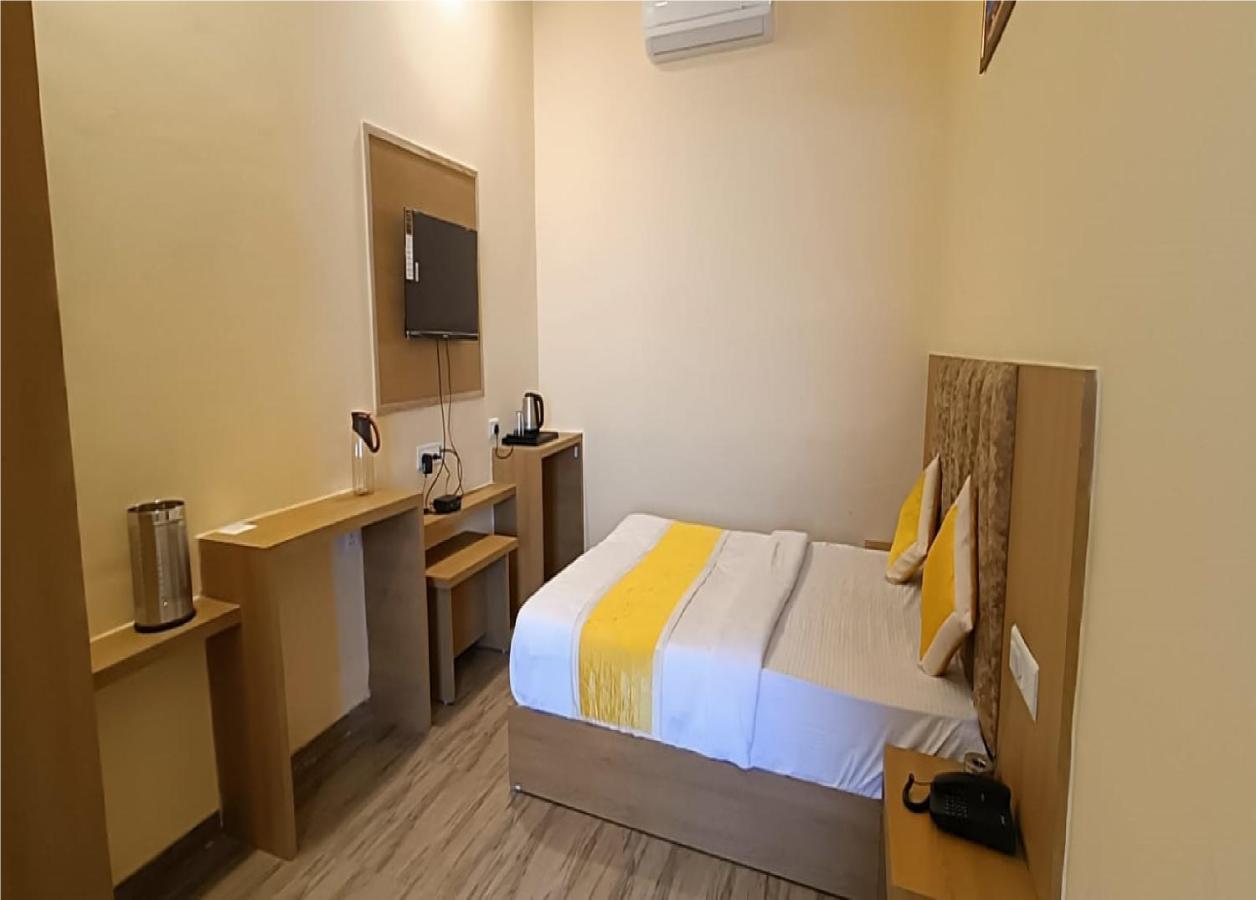 Hotel Fun Park Sanand Экстерьер фото