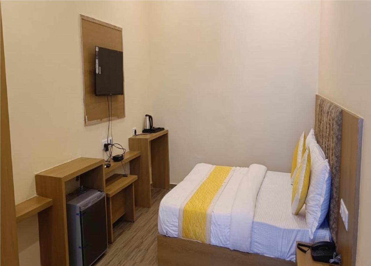 Hotel Fun Park Sanand Экстерьер фото