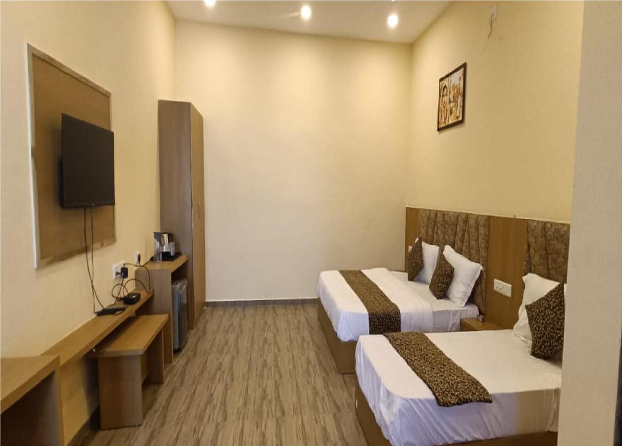 Hotel Fun Park Sanand Экстерьер фото