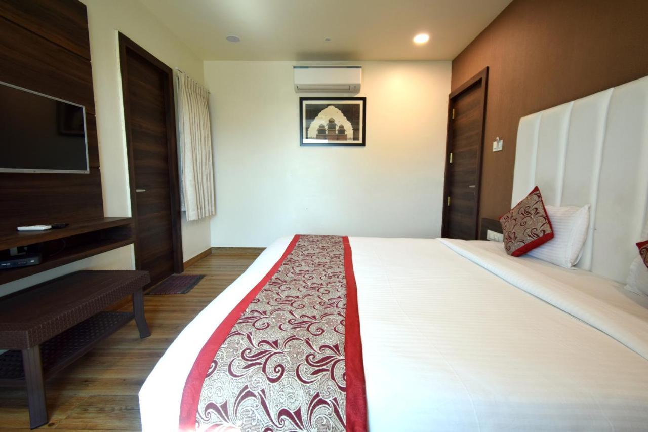 Hotel Fun Park Sanand Экстерьер фото