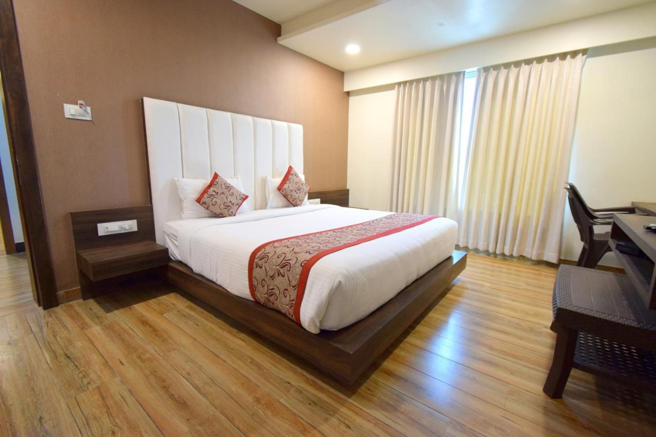 Hotel Fun Park Sanand Экстерьер фото