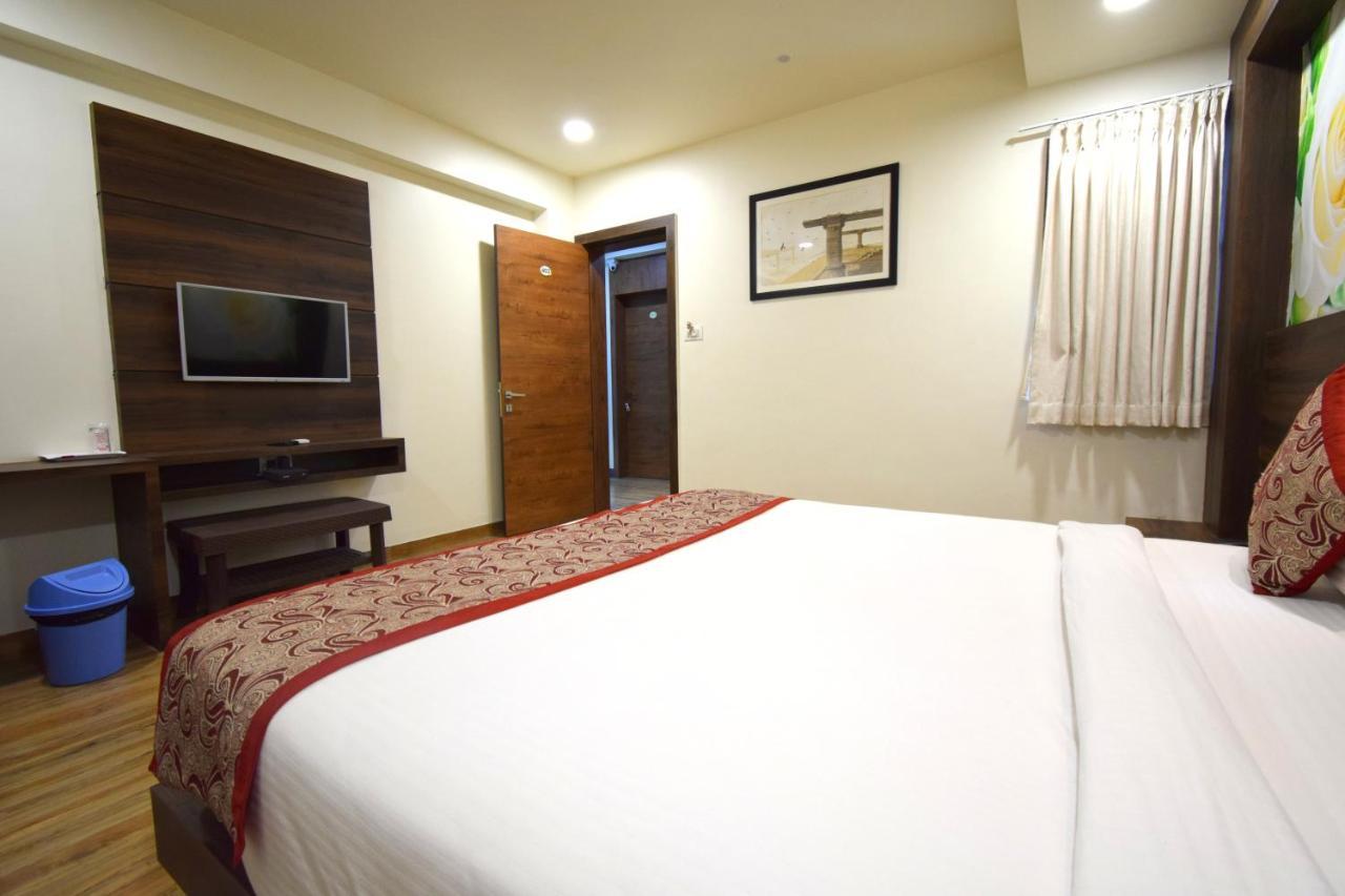 Hotel Fun Park Sanand Экстерьер фото