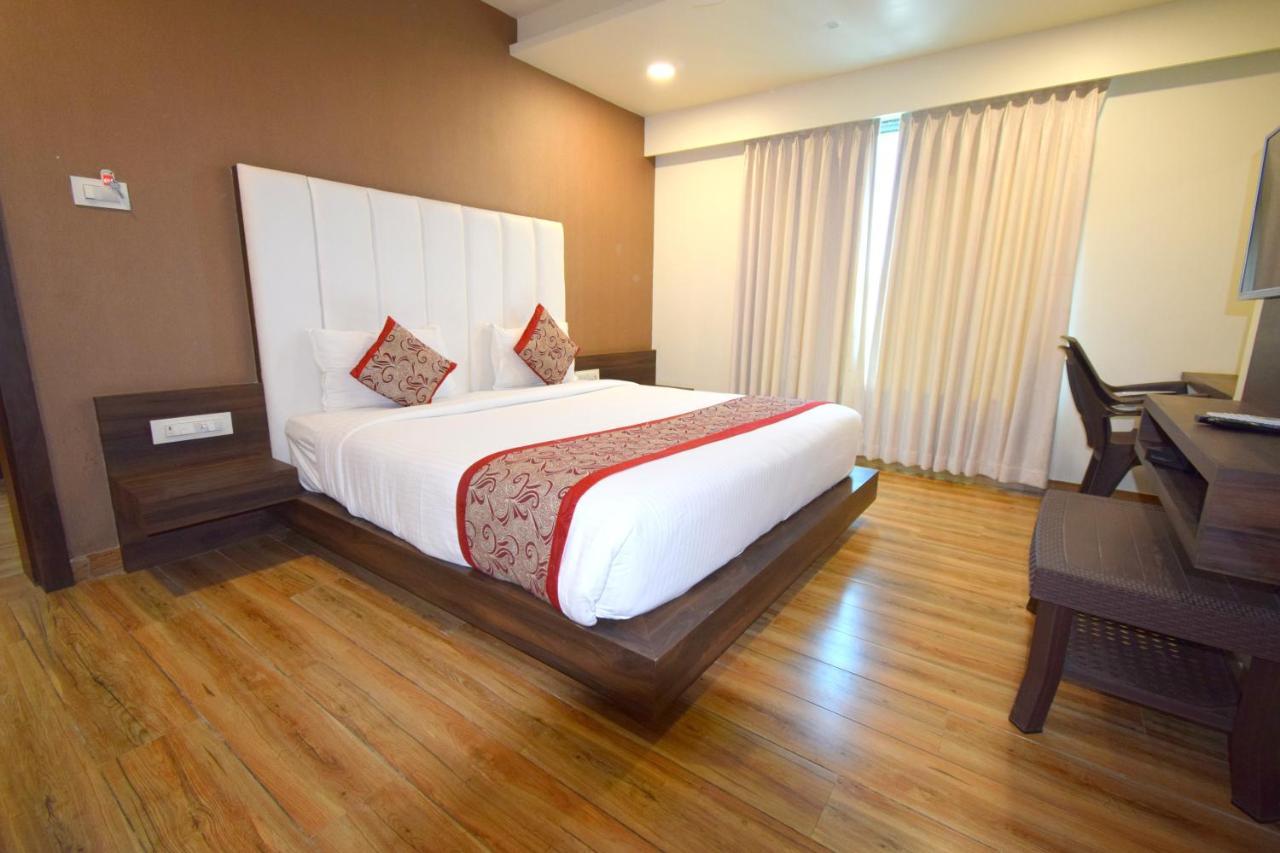 Hotel Fun Park Sanand Экстерьер фото
