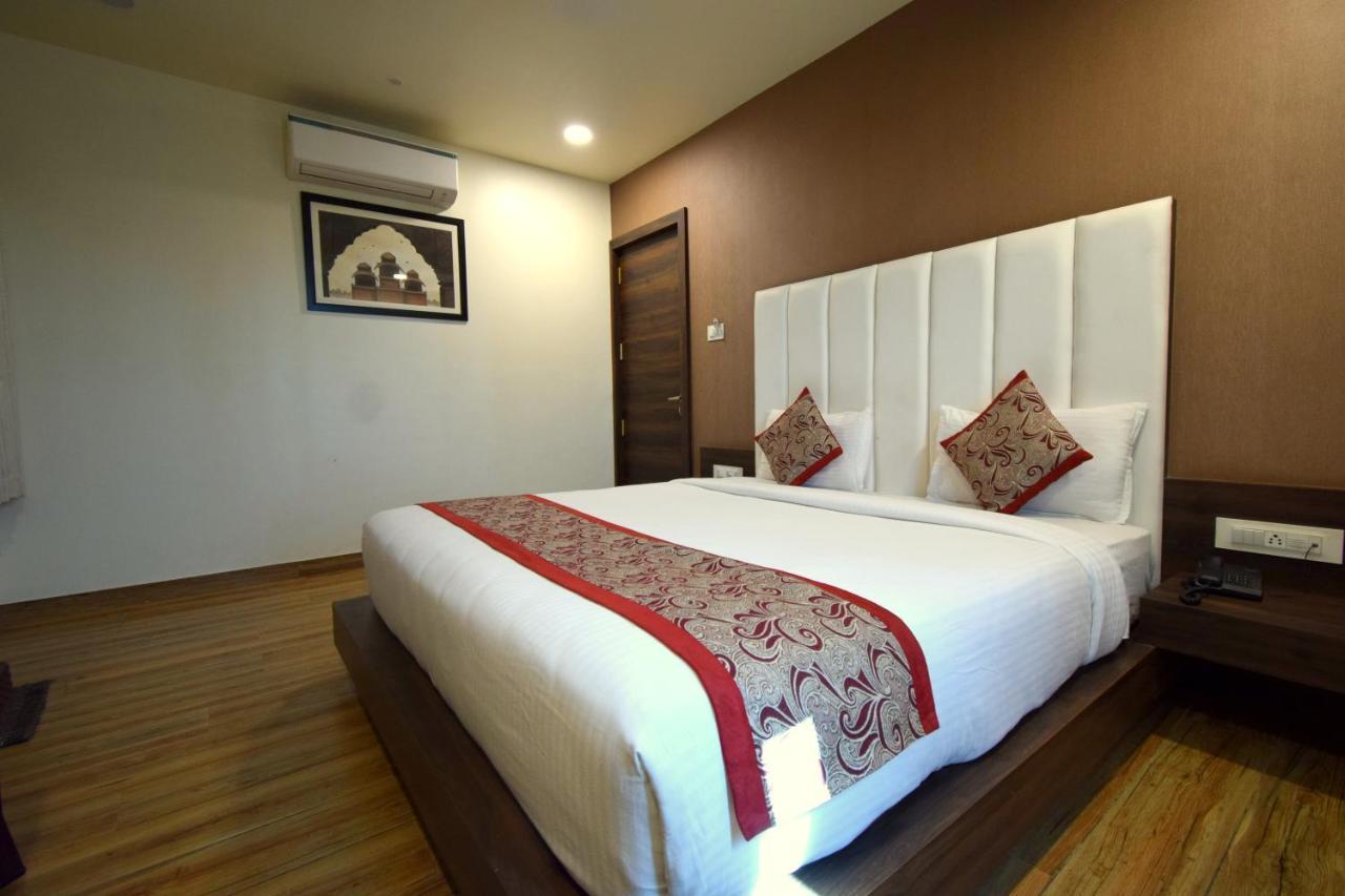 Hotel Fun Park Sanand Экстерьер фото